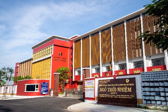 Trường liên cấp Ngô Thời Nhiệm cách Akari City chỉ vài bước chân, giúp cư dân dễ dàng đưa đón con